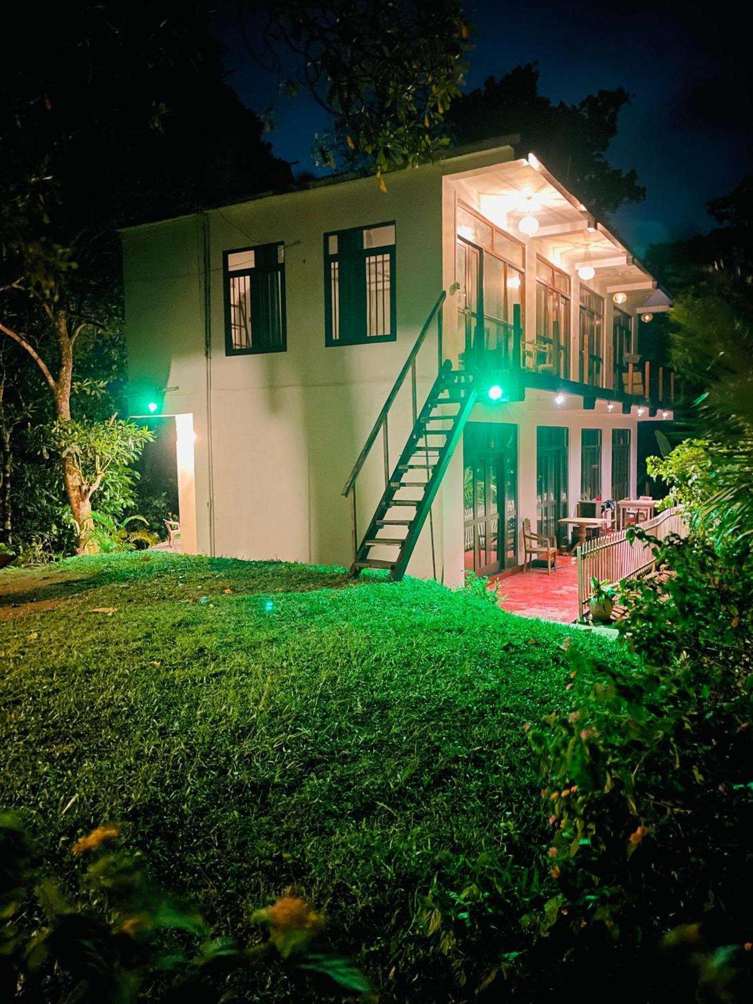 Bed and Breakfast Sky Mountain Cafe With Seaview Weligama Exterior foto